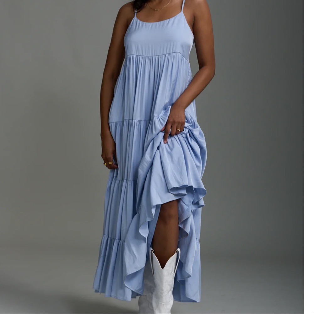 Vestique Dress